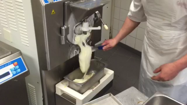 Bekijk het filmpje voor een exclusieve kijk achter de schermen bij het ijsdraaien!